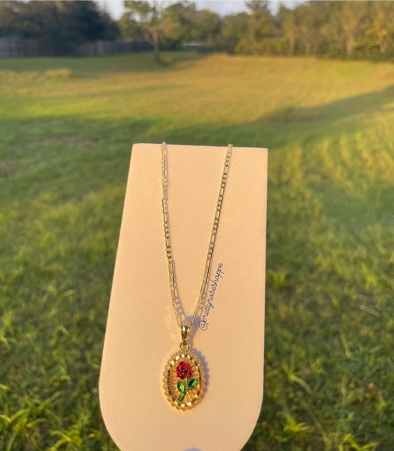 P68 - Rose Necklace