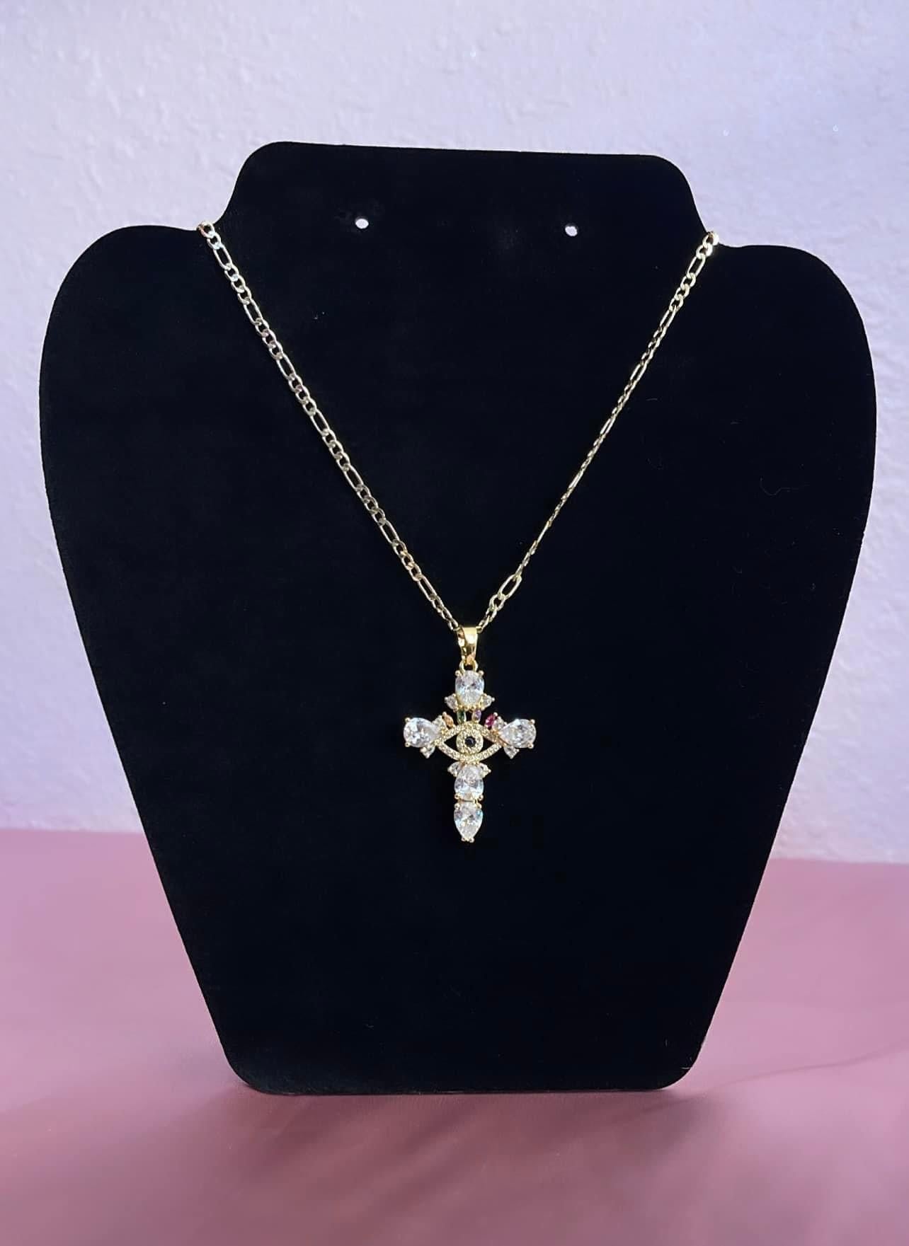 P70 - Ojo Diamond Cross Necklace