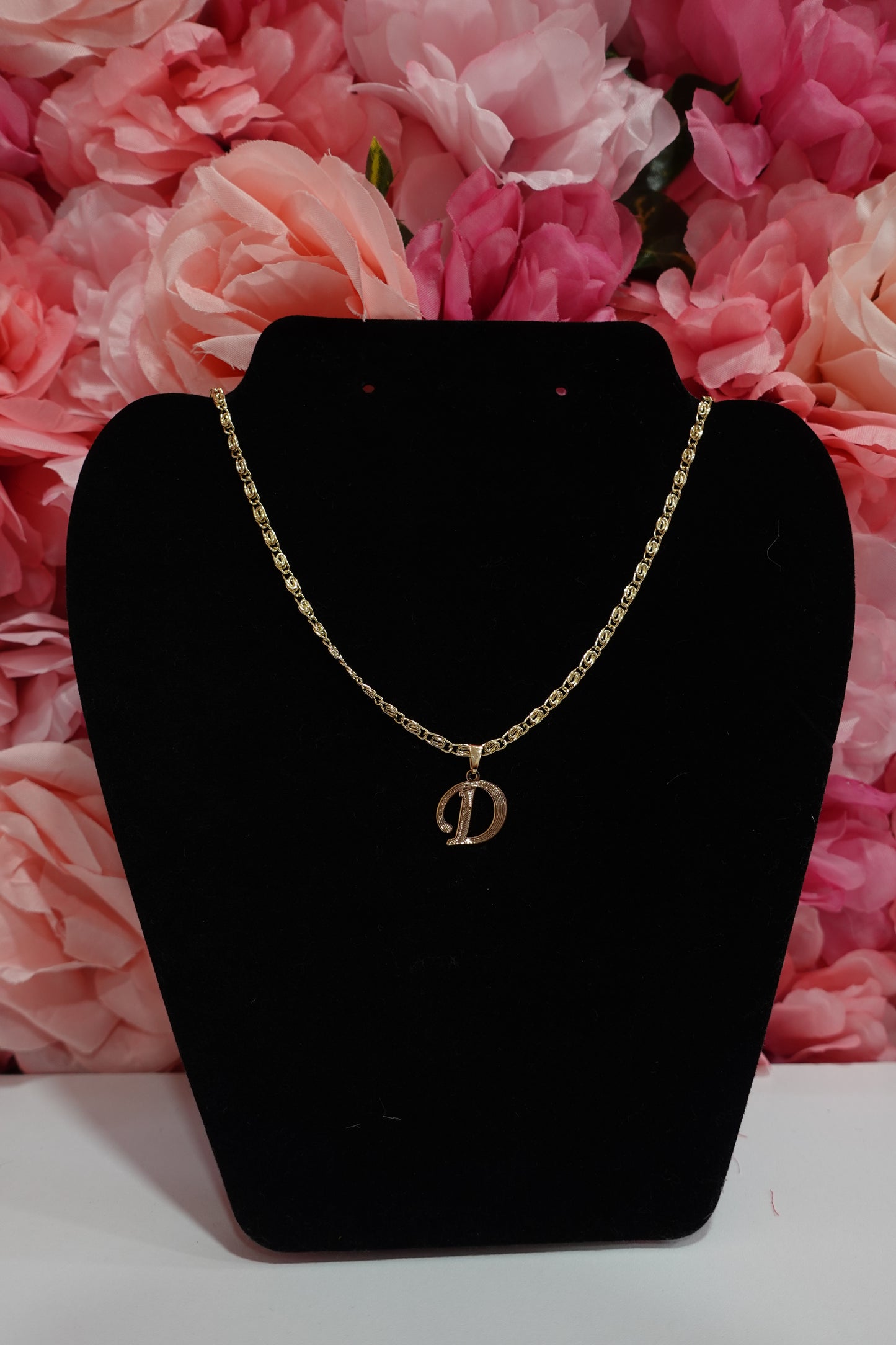 P59 - Thin Small Initial Necklace - D