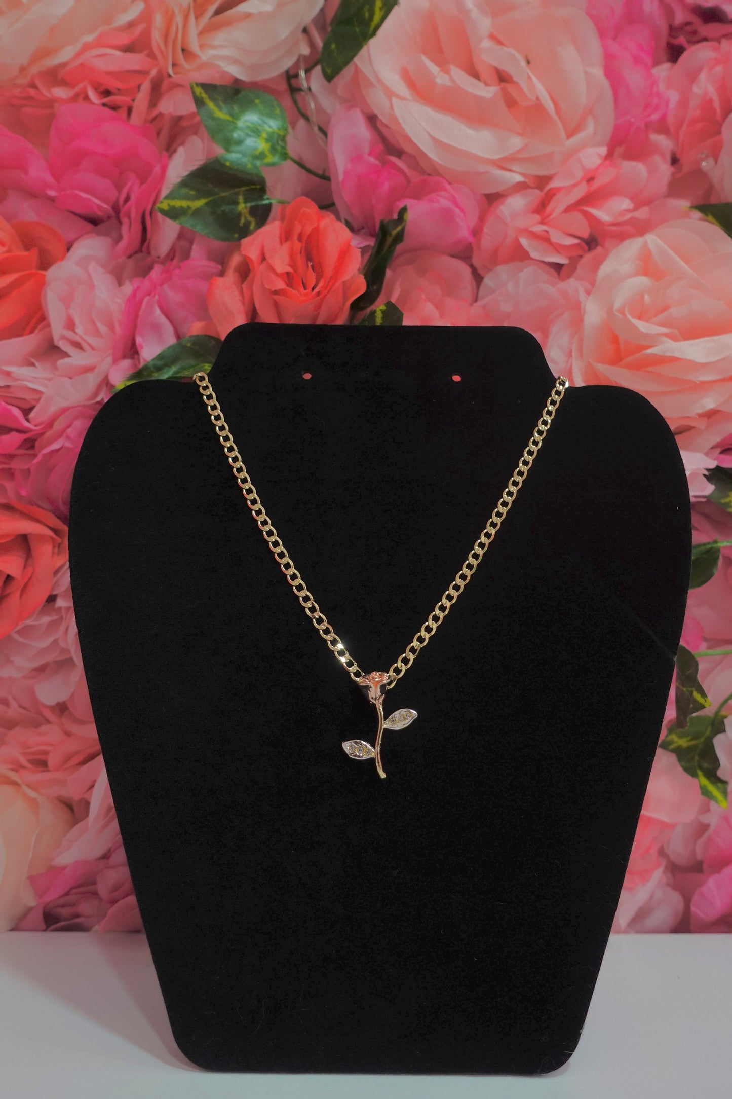 P33 - Rose Gold Rose Necklace