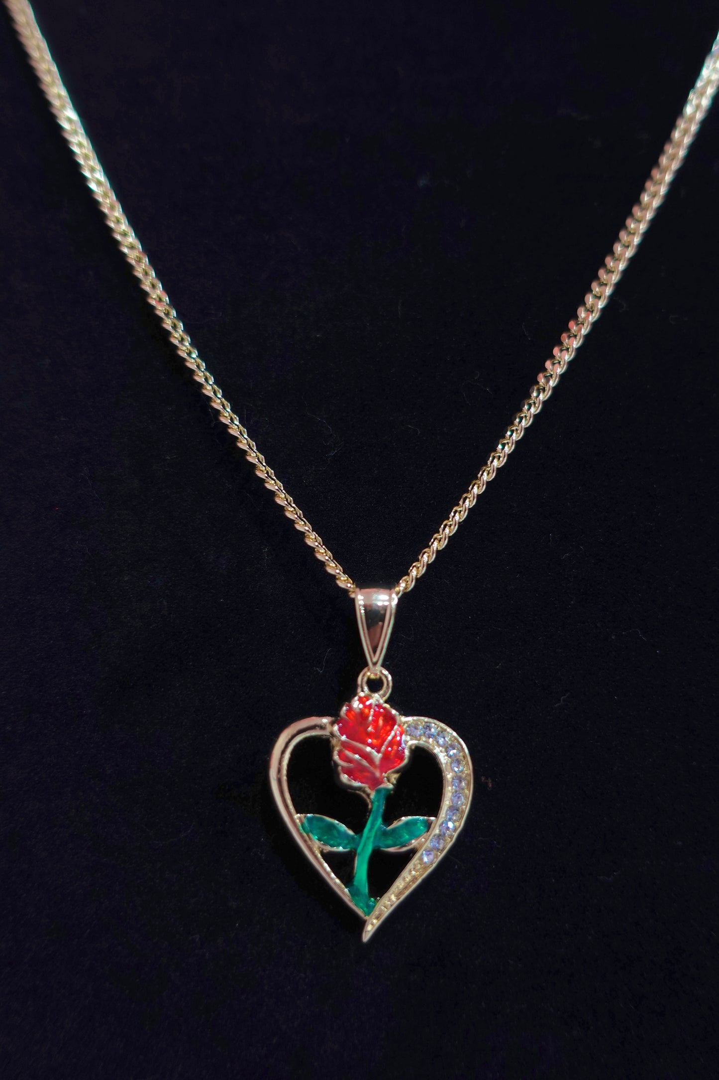 P34 - Roses & Hearts Necklace