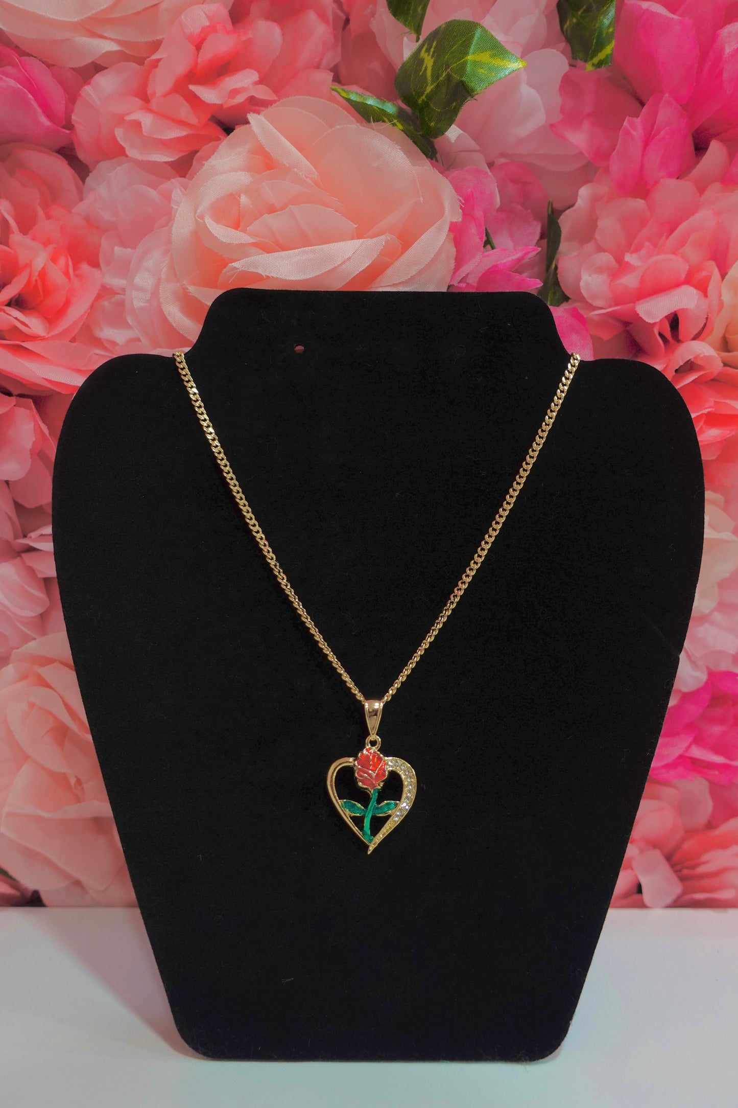 P34 - Roses & Hearts Necklace