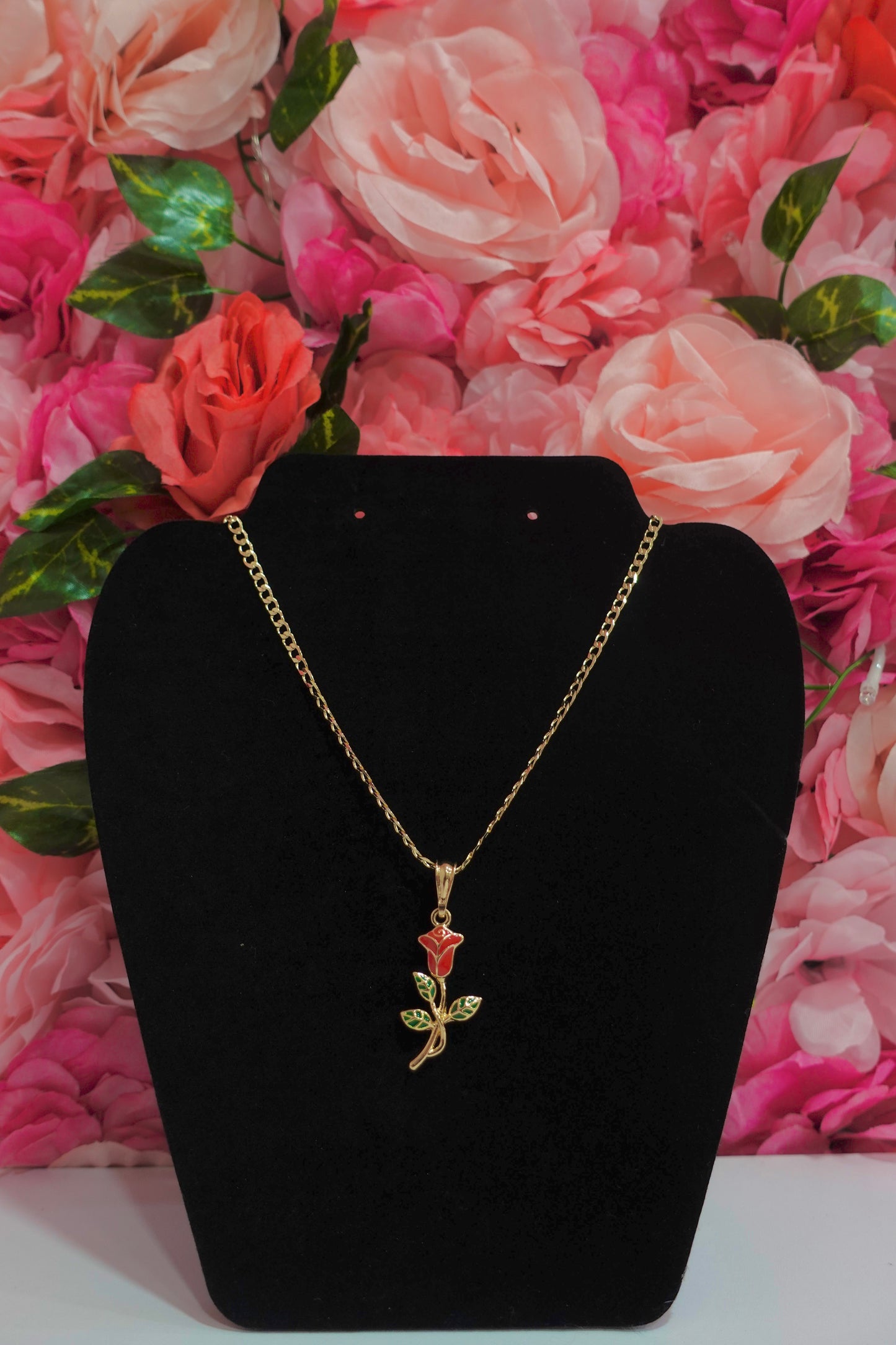 P32 - Rose Necklace