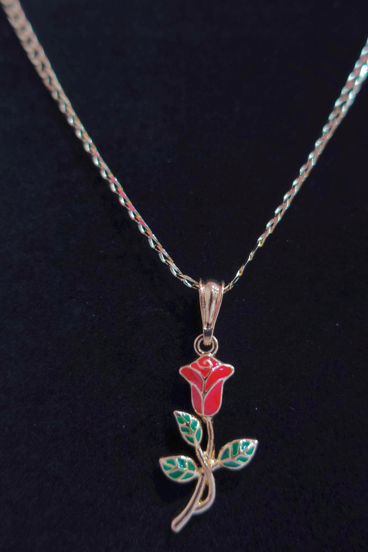 P32 - Rose Necklace